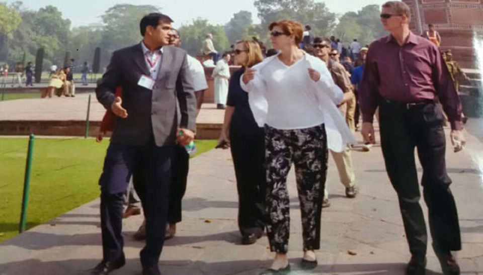 Delhi Agra Delhi Same Day Trip By Luxury Mercedes Super Car. - Vehicle Specifications