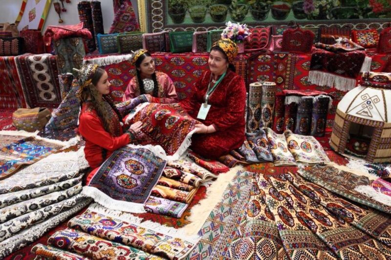 Delhi: Half Day Shopping Tour With Guide by Car. - Key Points
