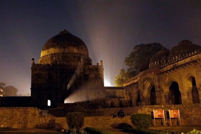 Delhi: Heritage Night Walking Tour With Food Tasting - Important Tour Tips