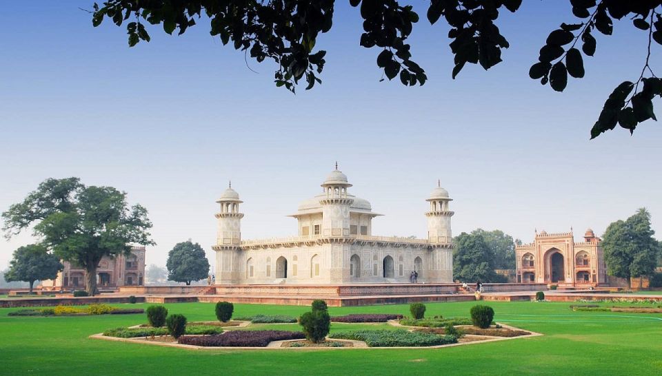 Delhi Jaipur Agra Ayodhya Tour Package - Key Points