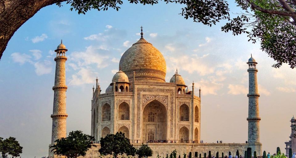 Delhi Jaipur Agra Ayodhya Tour Package - Day 1 Itinerary: Delhi