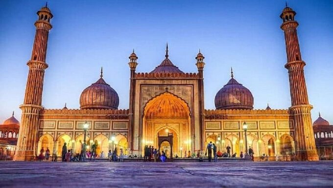 Delhi: Old and New Delhi Private Guided City Tour - Visit to Jama Masjid and Gurudwara Bangla Sahib