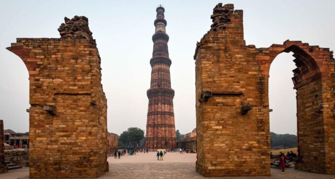 Delhi: Old and New Delhi Private Guided City Tour - Savoring North Indian and Mughlai Cuisine