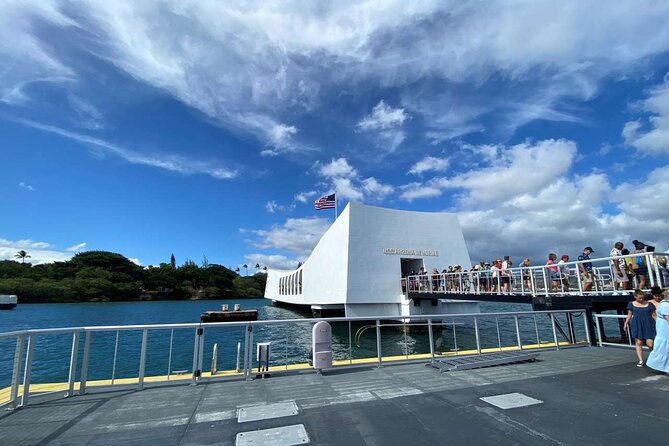 Deluxe Pearl Harbor and Famous Waikiki Beach Tour From Kona - Highlights of Pearl Harbor