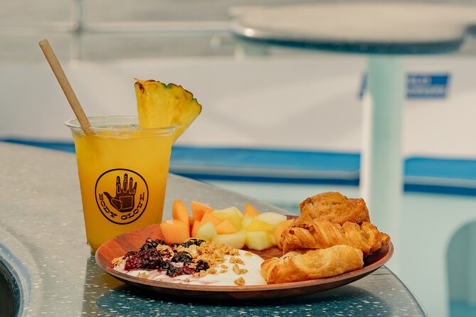 Deluxe Snorkel & Dolphin Watch Aboard a Luxury Catamaran From Kailua-Kona - Enjoy a Delicious BBQ Burger Lunch