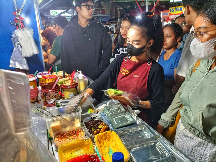 Denpasar: Bali Night Walking and Food Tour - Exploring Puputan Square