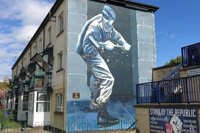 Derrie Danders: A Self-Guided Audio Tour of the Walled Citys West - An Easy and Flexible Introduction to Derry-Londonderry