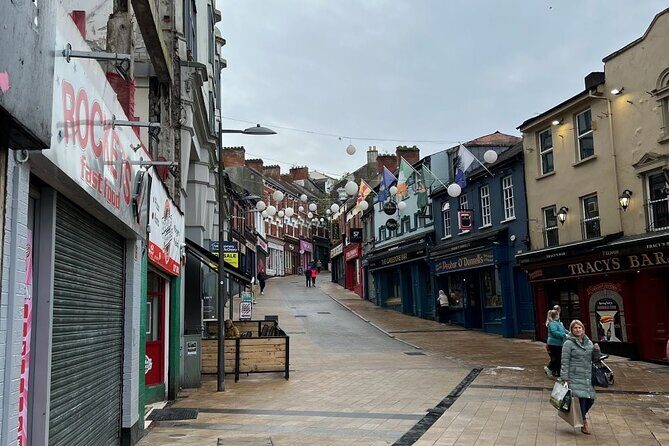 Derrie Danders: Unveiling Derry's Dark & Haunted Past Audio Tour - Exploring Derry’s Haunted Streets: What You Can Expect