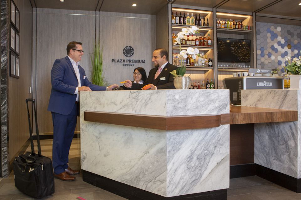 DFW Dallas Fort Worth Airport: Virgin Atlantic Lounge Entry - Included Services and Benefits