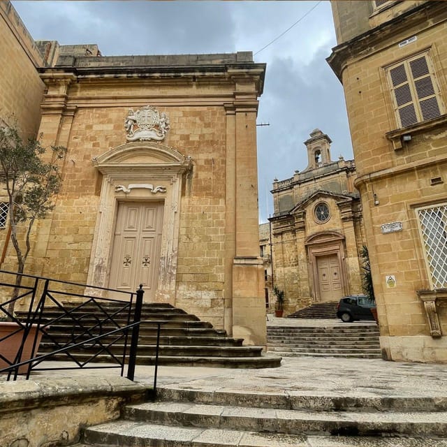 Dghajsa: Sunset Walk and Gondola TOUR IN PORTUGUESE - Exploring Malta’s Birgu at Sunset