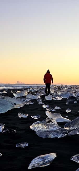 Diamond Beach and Jökulsárlón Day Tour with Boat Ride - Discovering the Beauty of the Diamond Beach and Jökulsárlón Day Tour with Boat Ride