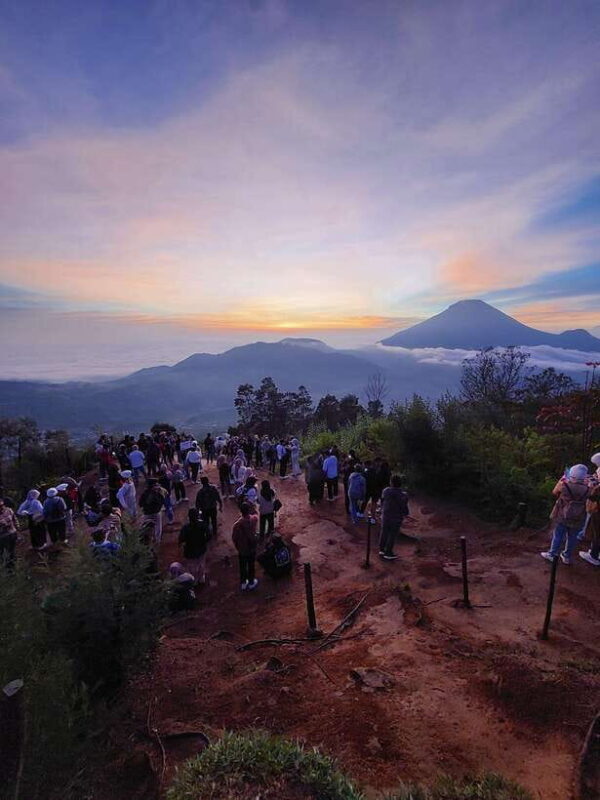 Dieng Plateau Sikunir Golden sunrise trip with guide - A Journey to the Enchanting Dieng Plateau: The Sikunir Sunrise Experience