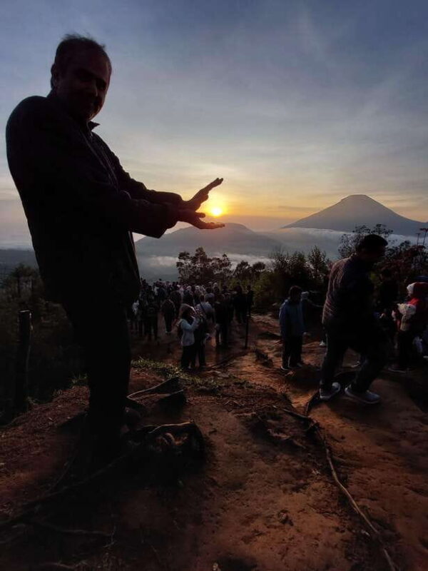 Dieng Plateau Sikunir Golden sunrise trip with guide - Analyzing the Value