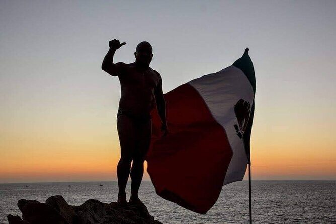 Different Versions of Sunset in "La Quebrada" High Cliff Divers - An In-Depth Look at the Tour