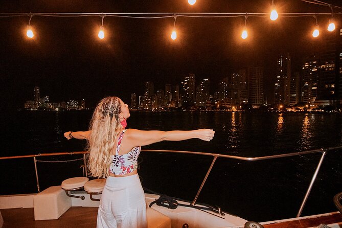Dinner Cruise on Cartagena's Bay With Sibarita Master - Dining Experience and Menu