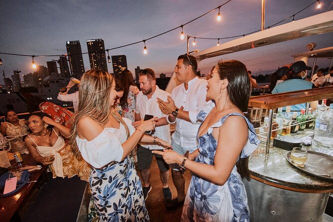 Dinner Cruise on Cartagena's Bay With Sibarita Master - Meeting Point and Accessibility