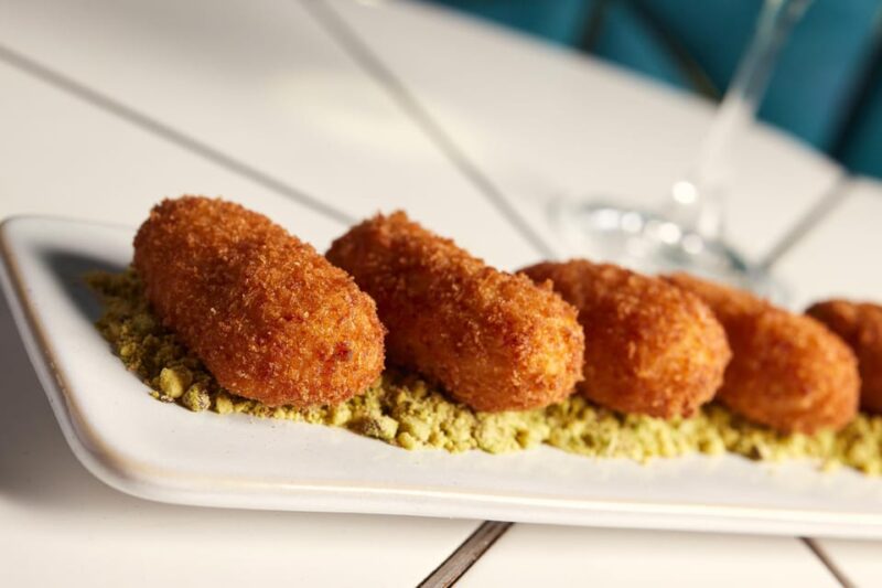Dinner-Show La Circa De Marta Cariño! in the Center of Madrid - Experience Details
