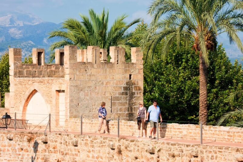 Discover Alcudia's Hidden Gems: Walking Tour of the Old Town - The Experience: A Closer Look