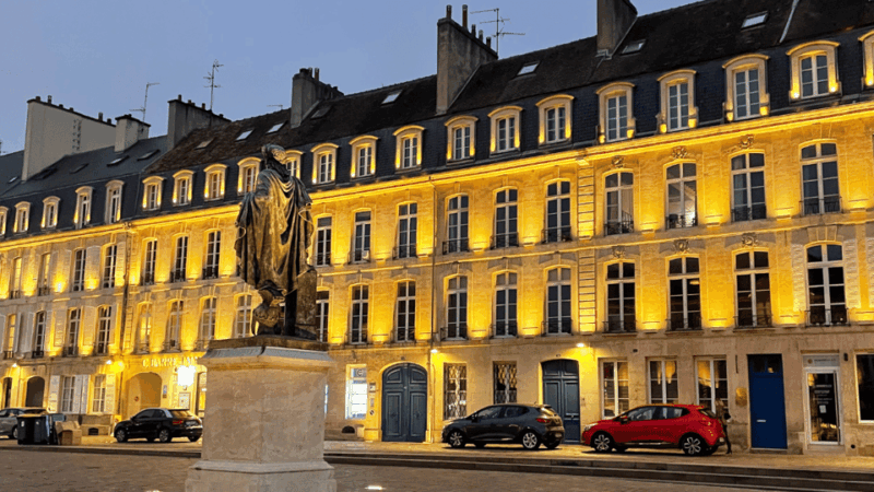 Discover Caen Like Never Before: Guided Tours of History and Secrets! - Discover Emblematic Monuments and Picturesque Streets