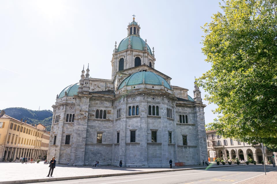 Discover Como: Guided City Tour & Lake Cruise - Cruising Lake Comos Picturesque Villages