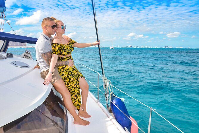 Discover Isla Mujeres in Catamaran. Buffet, Open Bar and Snorkel - Key Points