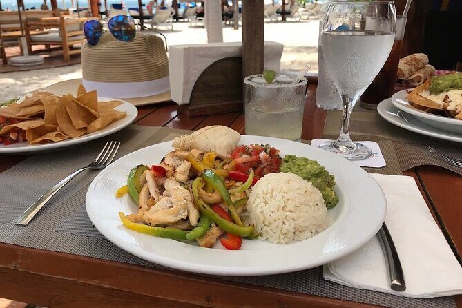 Discover Isla Mujeres in Catamaran. Buffet, Open Bar and Snorkel - FAQ