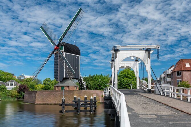Discover Leiden's Highlights: Your Self-Guided GPS Tour - The Blauwpoortsbrug and the Blue Gate