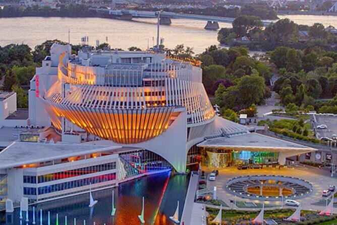 Discover Montreal EN Confort 4h Private Excursion EN SUVdeLuxe - A Deep Dive into the Experience  