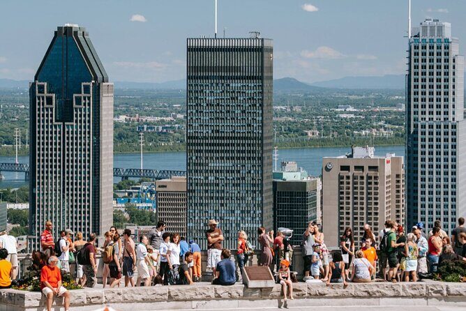 Discover Montreal EN Confort 4h Private Excursion EN SUVdeLuxe - FAQ  