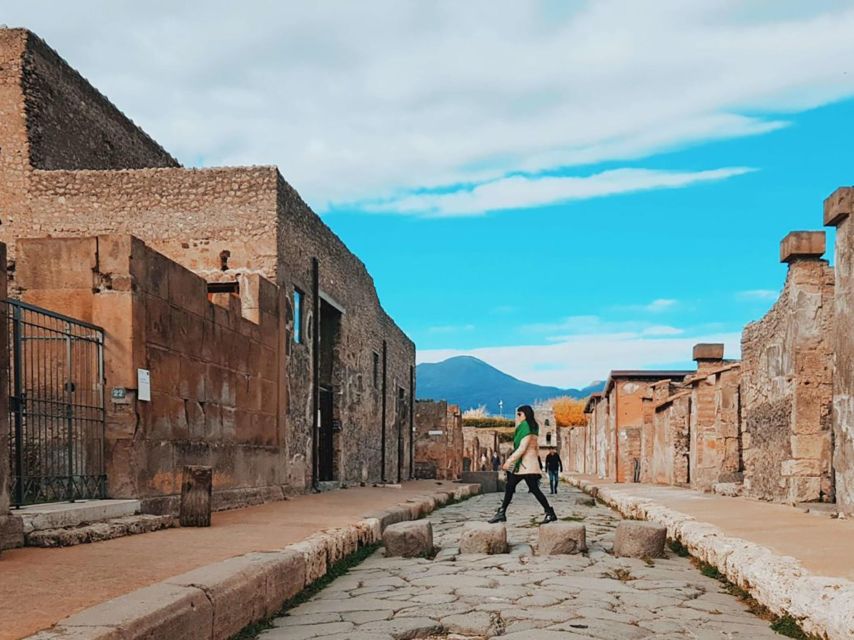 Discover Pompeii: Historic Journey! - Discovering Ancient Roman Life
