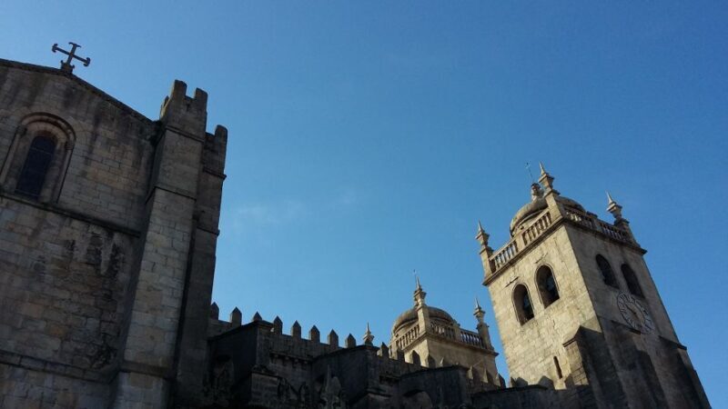 Discover Porto's Historical Roots Walking Tour - Key Points