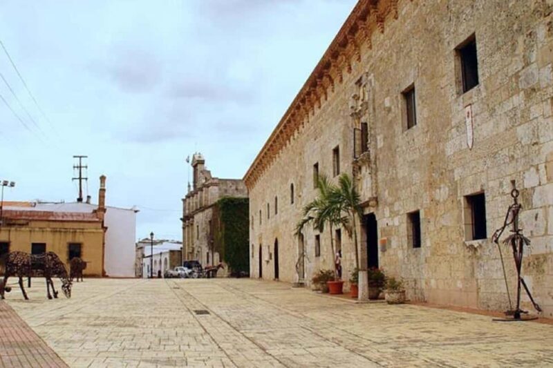 Discover Santo Domingo: Colonial History, Monuments & Lunch - An In-Depth Look at the Experience