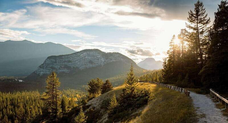 Discover the Best of Banff: Lakes, Mountains, Gondola Ride - Who Will Enjoy This Tour?