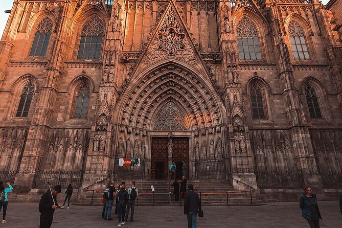 Discover the Gothic Quarter Walking Tour - Overview and First Impressions