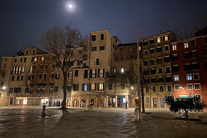 Discover Venice Ghostly Lore on Foot - A Closer Look at the Experience
