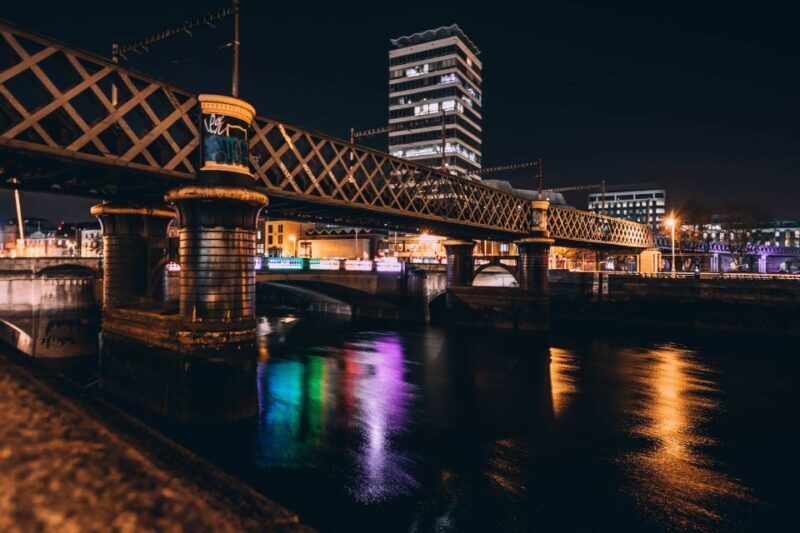 Discovering Dublin on Christmas Walking Tour - Key Points