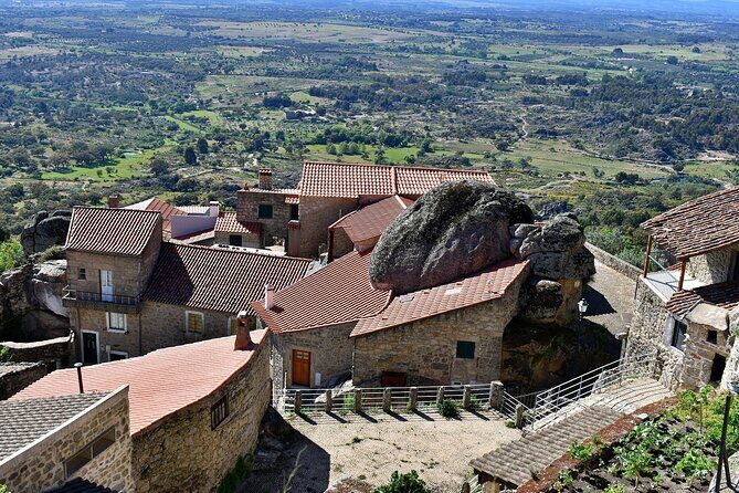 Discovering the historic village of Monsanto - Key Points