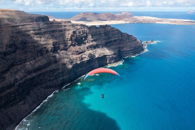 DISCOVERY FLIGHT tandem paragliding Lanzarote with pro pilot - Who Should Consider This Tour?