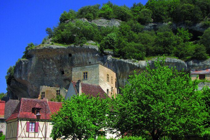 Dordogne Day Tour : Prehistory and The Art of the Caves from Sarlat - Frequently Asked Questions