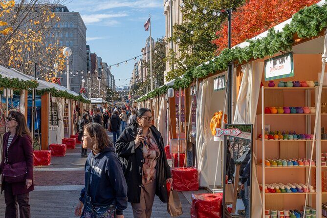 Downtown DC Holiday Tour: Lights, Decorations & Festive Cheer - Authentic Experiences and Genuine Value