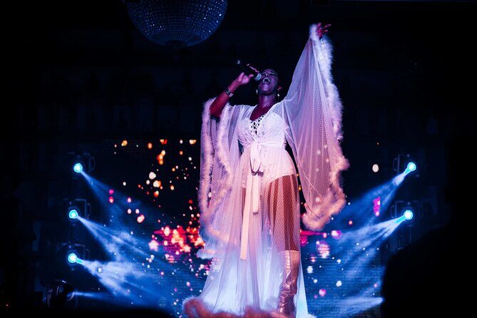 Dragaret Live Music and Dance Show in Cancun - An Overview of the Dragaret Experience