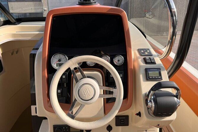 Dreamer tour(1 H) boat Invictus - An In-Depth Look at the Dreamer Tour