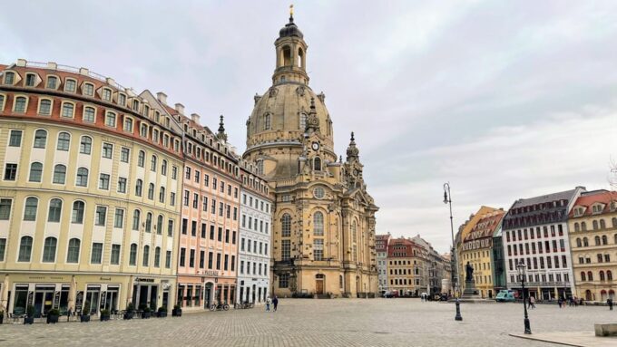 Dresden: Old Town Highlights Self-guided Tour - Exploring Semper Opera House
