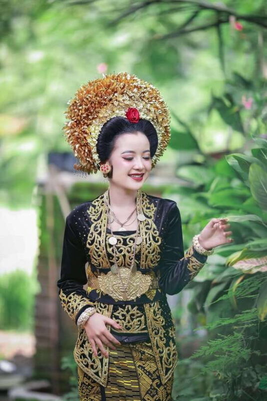 Dress Up Like The King and Queen Of Lombok - What’s Included and Why It Matters