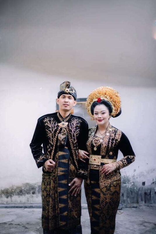 Dress Up Like The King and Queen Of Lombok - Who Will Love This Tour?