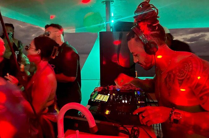 Drinks Inclusive Boat Cruise in the Cayman Islands with a live DJ - Who Should Consider This Cruise?