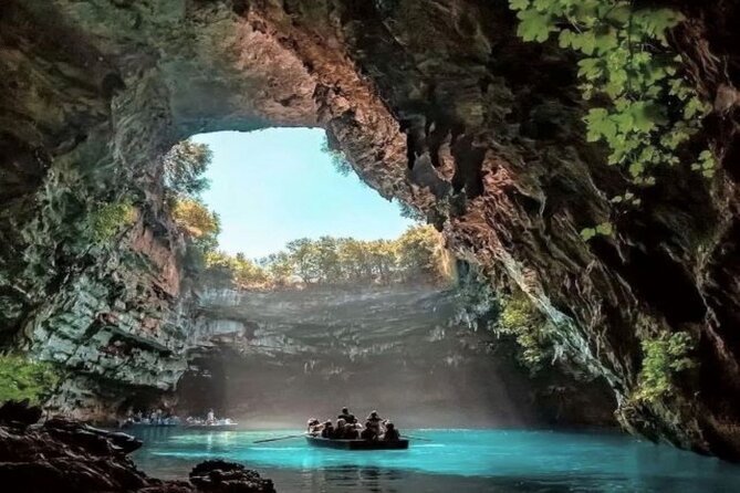 Drogarati & Melissani Cave Exploration  - Cephalonia - Visiting Melissani Lake