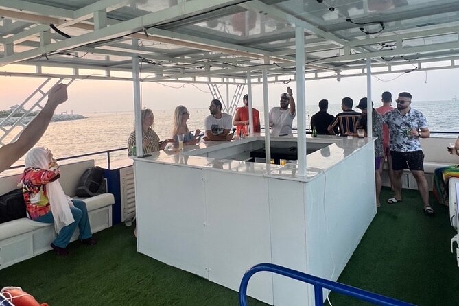 Dubai Luxury Yacht Cruise 2 Hours - Recommendations From Travelers