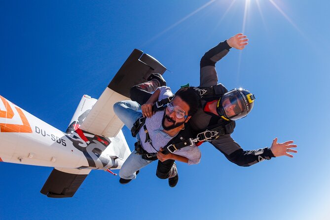 Dubai Skydive Tandem Over the Palm Including Transfers - The Thrilling Freefall