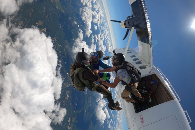 Dubai Skydive Tandem Over the Palm Including Transfers - Booking and Pricing Details